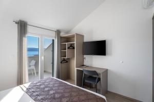 Apartments by the sea Duce, Omis - 11673