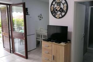 Apartments with parking space Njivice, Krk - 21772