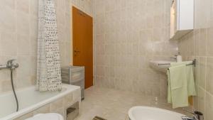 Apartments with parking space Njivice, Krk - 21857