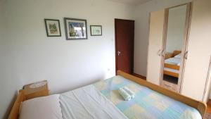 Apartments with parking space Njivice, Krk - 21853