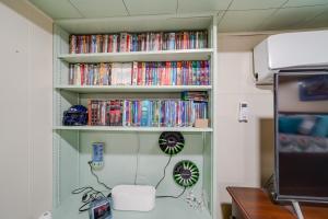 Beckley Studio with Private Hot Tub and Home Gym!