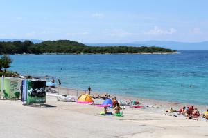 Apartments with parking space Njivice, Krk - 21856