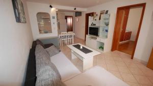 Apartments with parking space Njivice, Krk - 21856