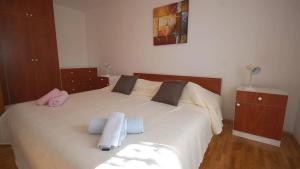 Apartments with parking space Njivice, Krk - 21856