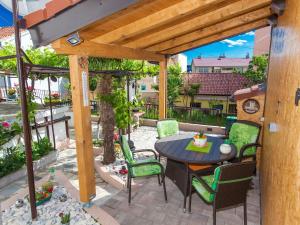 Cozy Coastal Stay, Crikvenica