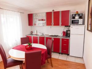 Nice holiday house with covered terrace and garden