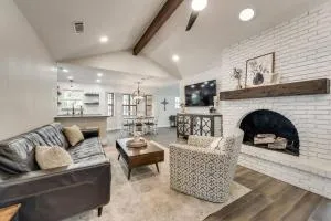 Cozy Oasis on Greenbelt and Pool - 丹顿