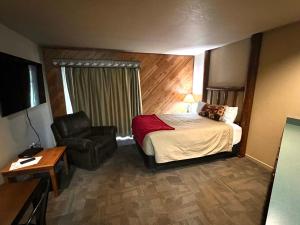 Queen Room room in Whitetail Lodge