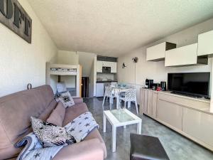 Studio rénové au pied des pistes avec balcon sud, vue ensoleillée, animaux acceptés - FR-1-344-1193