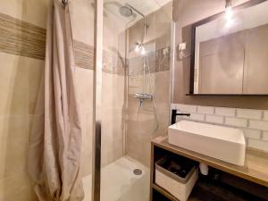 Studio rénové au pied des pistes avec balcon sud, vue ensoleillée, animaux acceptés - FR-1-344-1193