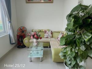 KHÁCH SẠN 2512
