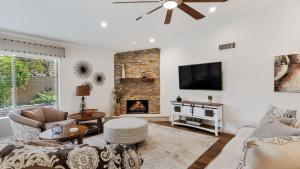 Luxe Central Scottsdale 4 bdrm w Backyard Oasis