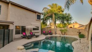 Massive 5 bdrm Getaway wPool Hot Tub Game Room