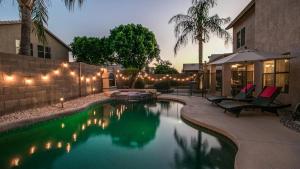 Massive 5 bdrm Getaway wPool Hot Tub Game Room