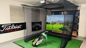 Luxury Contemporary Sanctuary w Pool and Views