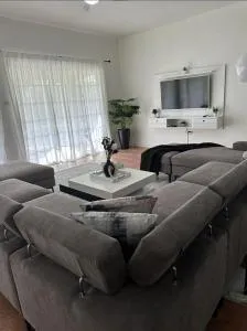 Eagles Nest Villa House AC TV WIFI Fan Luxury Modern - Leith Hall