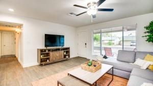 Modern Comforts Near Old Town Scottsdale and ASU