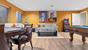 Massive North Scottsdale 6 bdrm w Oasis Backyard