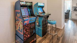 New Listing Stylish 4 Bdrm wPool and Game Room