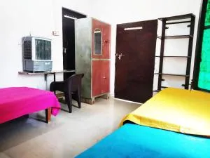 YOBA Passenger's Dormitory AC Non-AC Boys Hostel - Charbagh