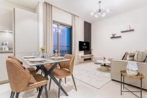 STAY BY LATINEM Luxury 1BR Holiday Home CVR A1504 near Burj Khalifa