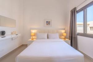 Gcribs apartment pool view