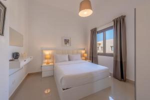 Gcribs apartment pool view