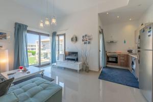 Gcribs apartment pool view