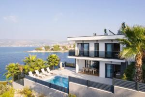 NEW ! Villa Palm Bay 1 & 2 with two heated pool - near sea