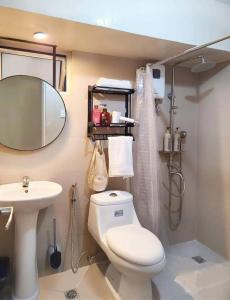 BGC - Two Bedroom Condo with Game Room high speed WiFi