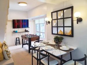 BGC - Two Bedroom Condo with Game Room high speed WiFi