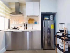 BGC - Two Bedroom Condo with Game Room high speed WiFi