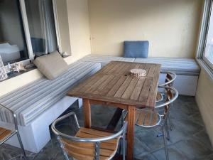 Sur le port face à la citadelle