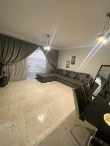 Corniche Glimpse - El-Maṣâni` 