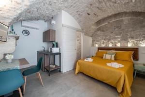 Gattoni Room by Rentbeat