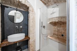 Gattoni Room by Rentbeat