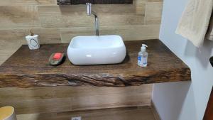 Casa com piscina e churrasqueira!