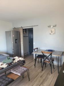 studio agay a 2 pas des plages