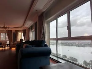 Apartment with a Nile View, Cairo, Maadi- شقه مطله بالكامل على النيل مباشره - Meadi