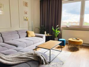 Gold Apart - podziemny garaż Blisko stadionu i lotniska - Wygoda, styl i komfort