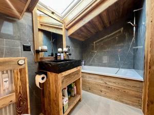 Attique - vue plongeante sur le lac de la Moubra