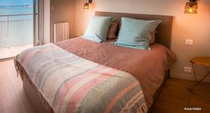 Appartements REF 236 - LARMOR-PLAGE type 2 avec 3 balcons pleine vue mer et au pied du centre : photos des chambres