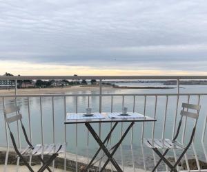 Appartements REF 236 - LARMOR-PLAGE type 2 avec 3 balcons pleine vue mer et au pied du centre : photos des chambres