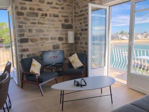 Appartements REF 236 - LARMOR-PLAGE type 2 avec 3 balcons pleine vue mer et au pied du centre : photos des chambres