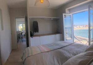 Appartements REF 236 - LARMOR-PLAGE type 2 avec 3 balcons pleine vue mer et au pied du centre : photos des chambres