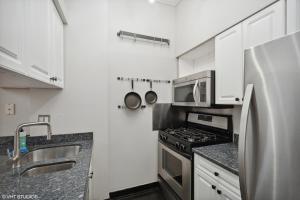 Brilliant Downtown Chicago 3-Bedroom Condominium