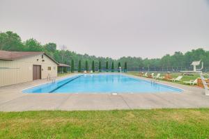 Cozy Lake Wallenpaupack Cabin with Community Perks