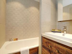 Courchevel 1850, Skis aux Pieds, 3 Pièces, Parking, Récent - FR-1-575-108