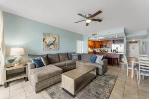 Laketown Wharf #1022