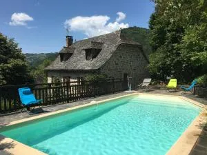 Maison Aveyron avec Piscine bord de Lac - Saint-Hippolyte